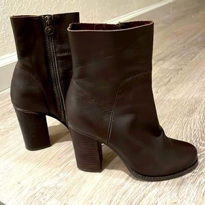 Max studio size 6.5 boot with heel 3.5 in